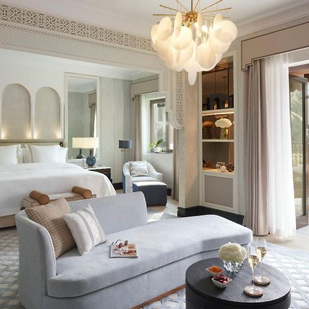 Jumeirah Dar Al Masyaf Dubai Ngoại thất bức ảnh A suite at The Ritz-Carlton, DIFC