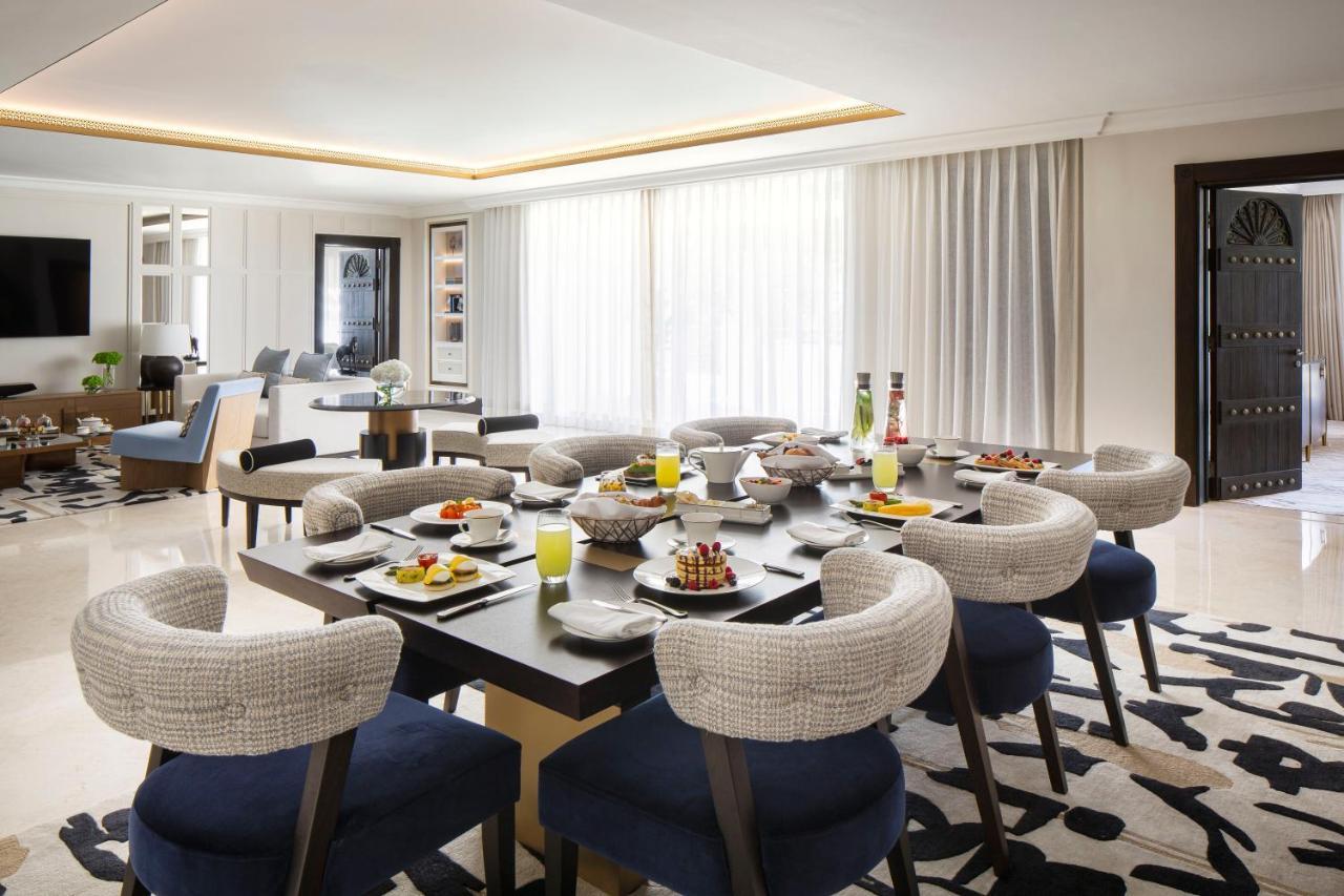 Jumeirah Dar Al Masyaf Dubai Ngoại thất bức ảnh The dining room of a suite at the hotel