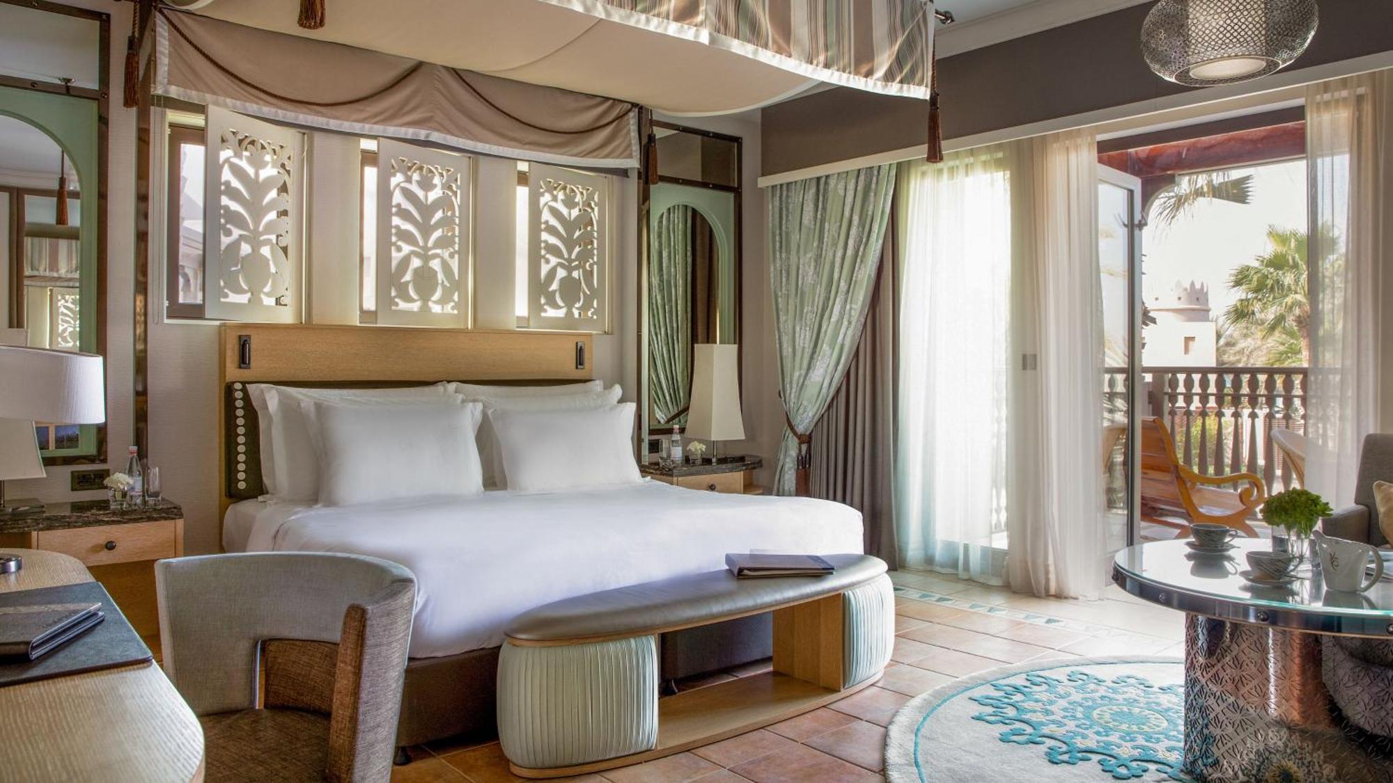 Jumeirah Dar Al Masyaf Dubai Ngoại thất bức ảnh A bedroom at the hotel