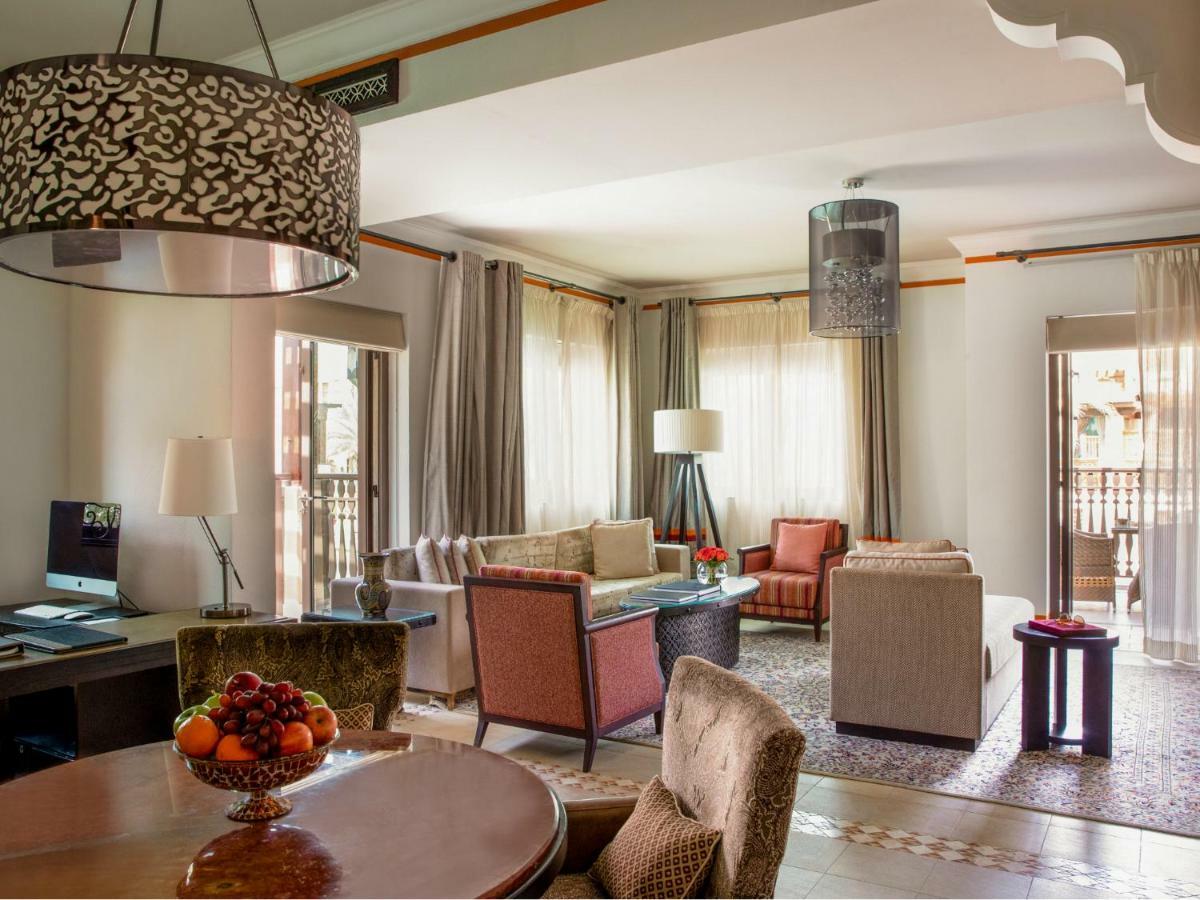 Jumeirah Dar Al Masyaf Dubai Ngoại thất bức ảnh A suite at the Four Seasons Hotel, Cairo